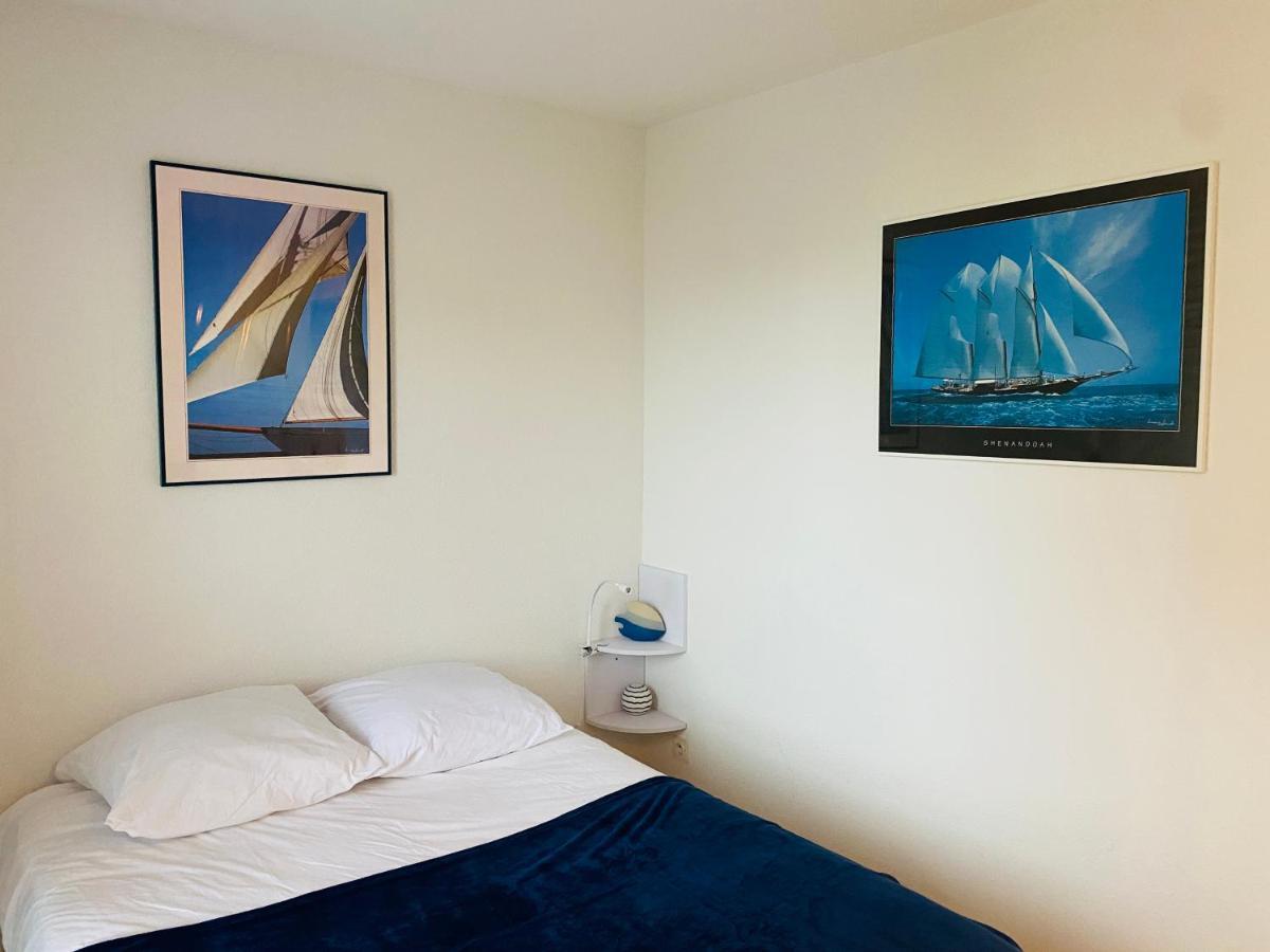 Front De Apartment *